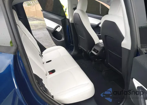 2021 Tesla Model Y Long Range Dual Motor All-Wheel Drive z USA, uszkodzony, nr VIN 5YJYGDEE3MF287691